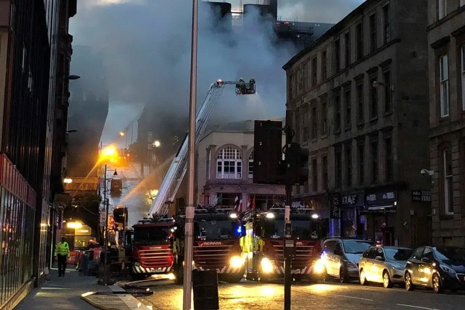Paura a Glasgow: a fuoco la prestigiosa scuola d'arte