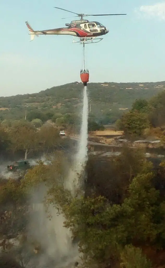 Elicottero in azione a Sorradile (foto inviata da un lettore)