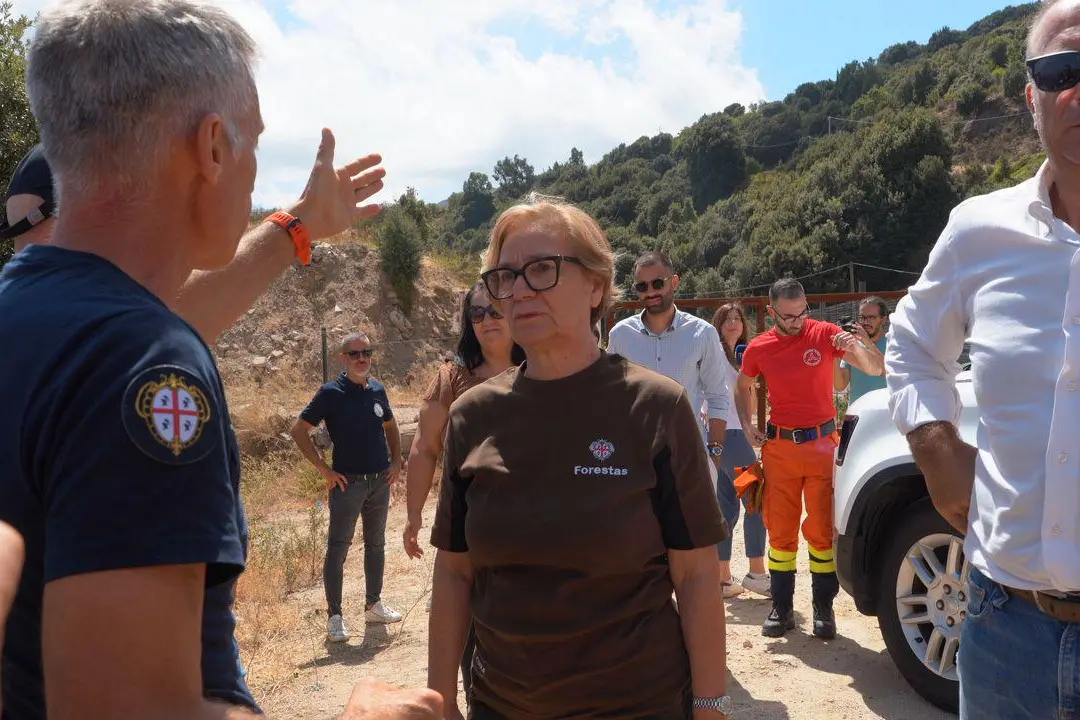 L'assessora Laconi e il sopralluogo (foto Secci)
