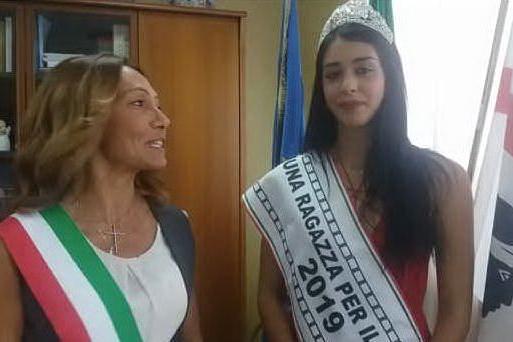La miss Iris Mulas incontra il sindaco di Assemini