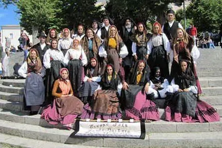 Il gruppo folk Santa Barbara (foto Stefania Pusceddu)