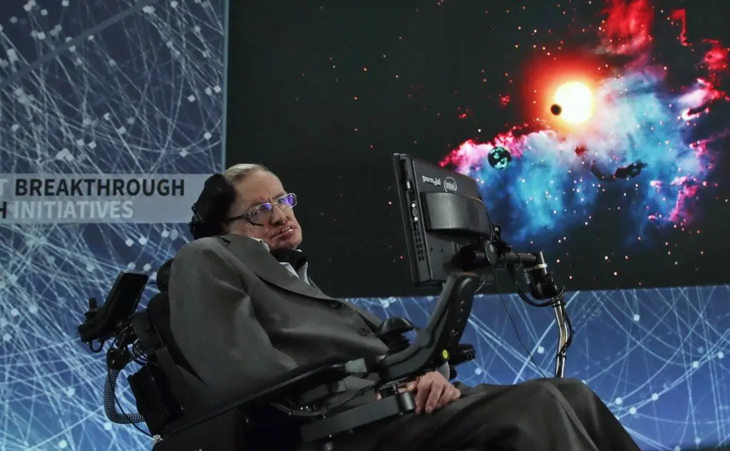 Noto soprattutto per le sue teorie sui bichi neri e la cosmologia quantistica