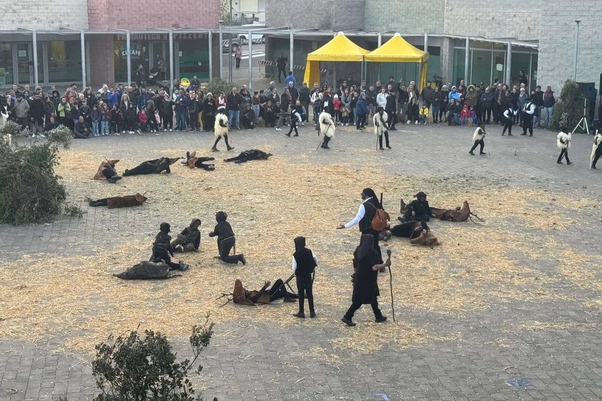 Un momento della rappresentazione di Is cerbus a Sinnai (foto Serreli)