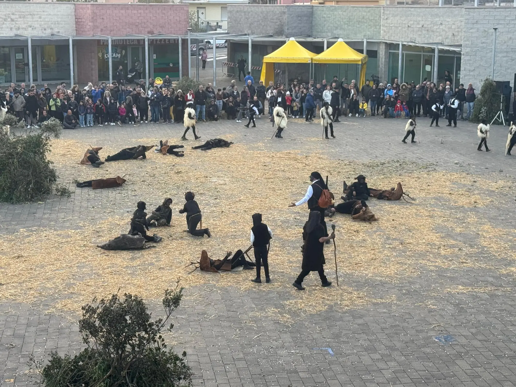 Un momento della rappresentazione di Is cerbus a Sinnai (foto Serreli)