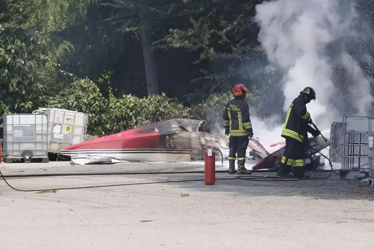 L'ultraleggero caduto in provincia di Verona (foto Ansa)