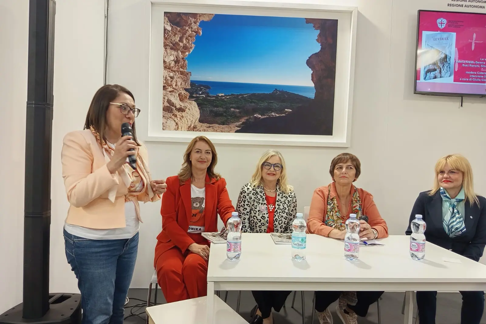 Con le relatrici, l'assessora regionale alla Cultura, Ilaria Portas (a sx)