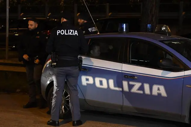 Polizia (foto Ansa)