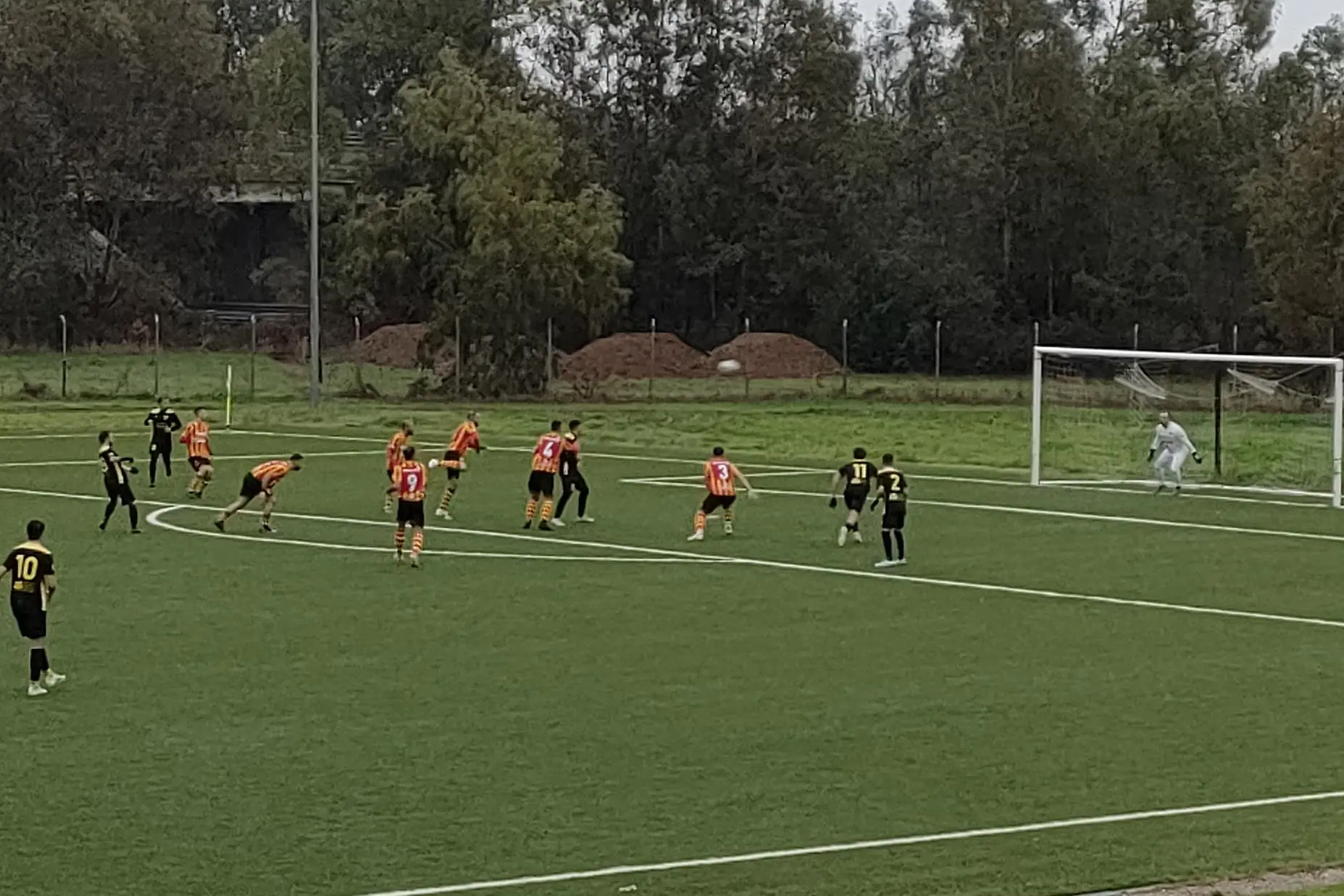 Una partita del Santa Giusta della scorsa stagione (foto di Giacomo Pala)