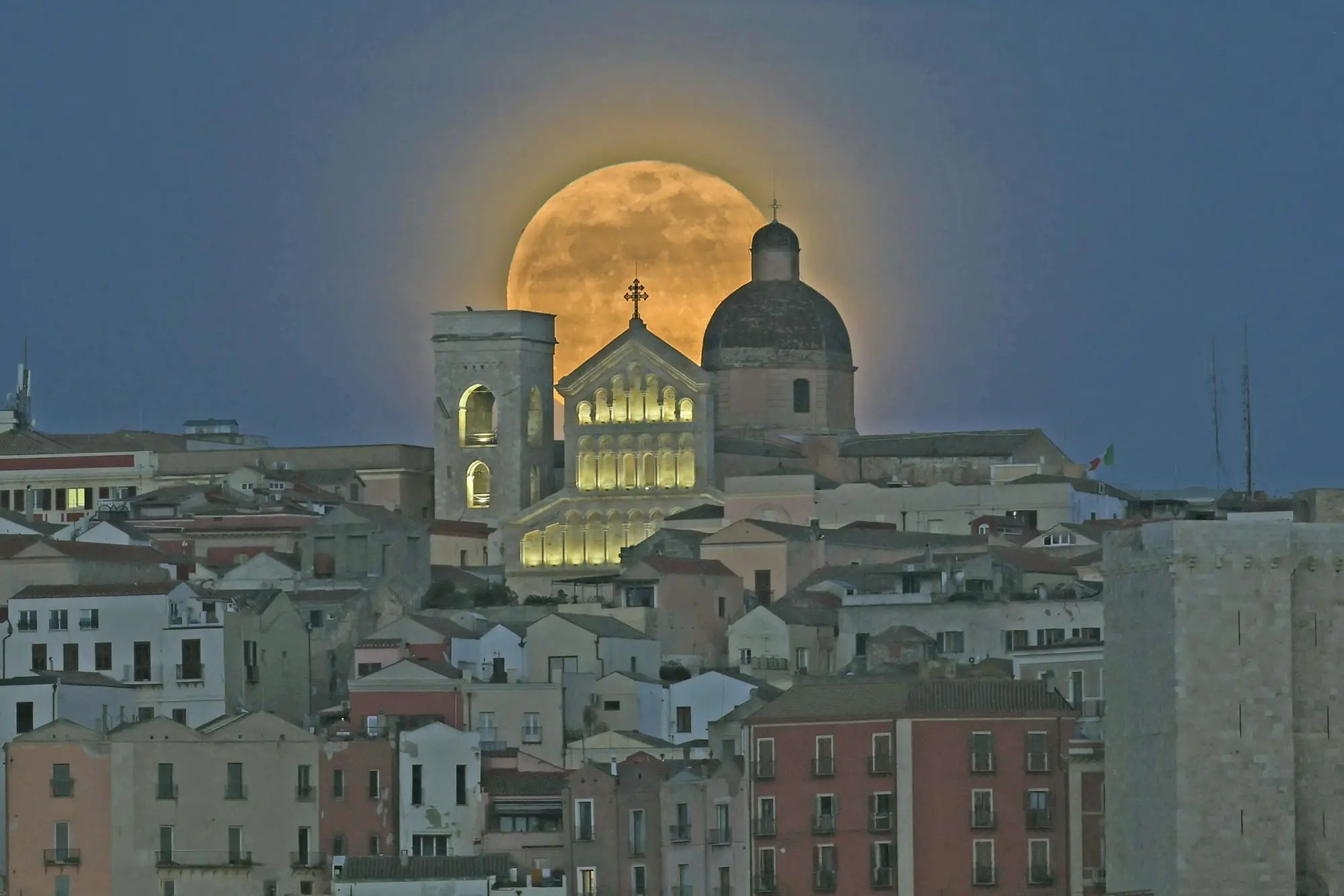 La Luna Piena della Neve a Cagliari (foto Lorenzo Busilacchi)