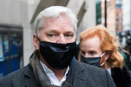 epa08918411 WikiLeaks editor-in-Chief Kristinn Hrafnsson arrives at the Old Bailey in London, Britain, 04 January 2020. A Judgment is to be made by Judge Vanessa Baraitser on the ruling of Assange's extradition hearing if the WikiLeaks founder should be extradited to the United States to face trial over the publication of secrets relating to the wars in Afghanistan and Iraq. EPA/VICKIE FLORES