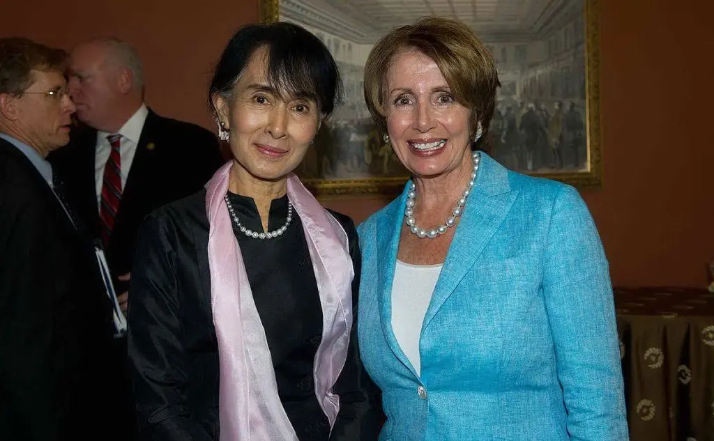 Con la leader Aung San Suu Kyi