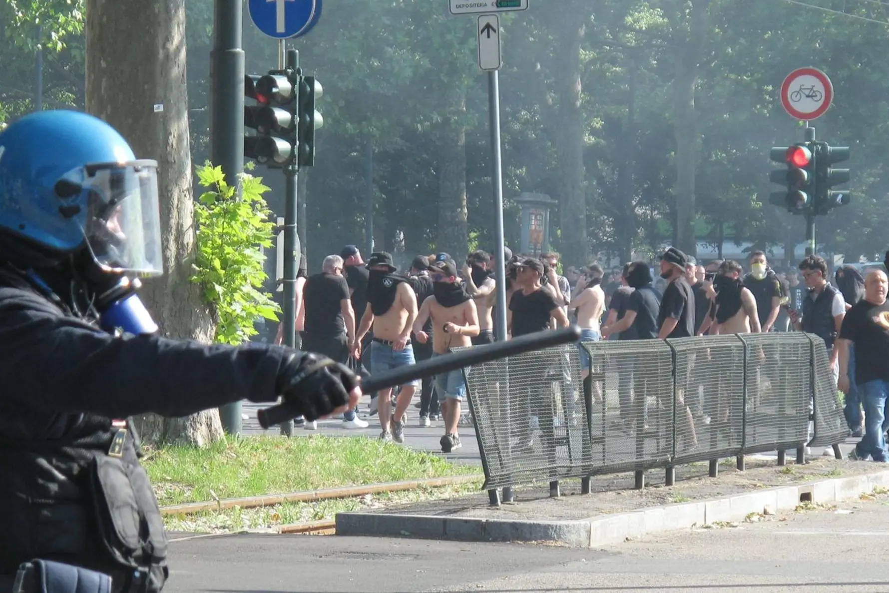Scontri ultrà a Torino ANSA / Alessandro Di Marco