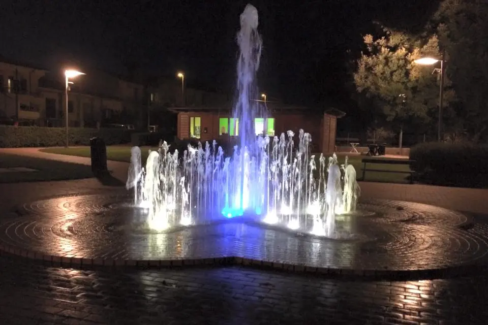 La fontana di piazza Kennedy a Ghilarza, offerta alla comunità da Gesuino Oppo (foto Corrias)