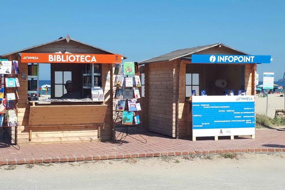Biblioteca in spiaggia e infopoint turistico a Plagemesu