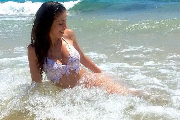 Eleonora Boi, scatti sexy in spiaggia a Chia