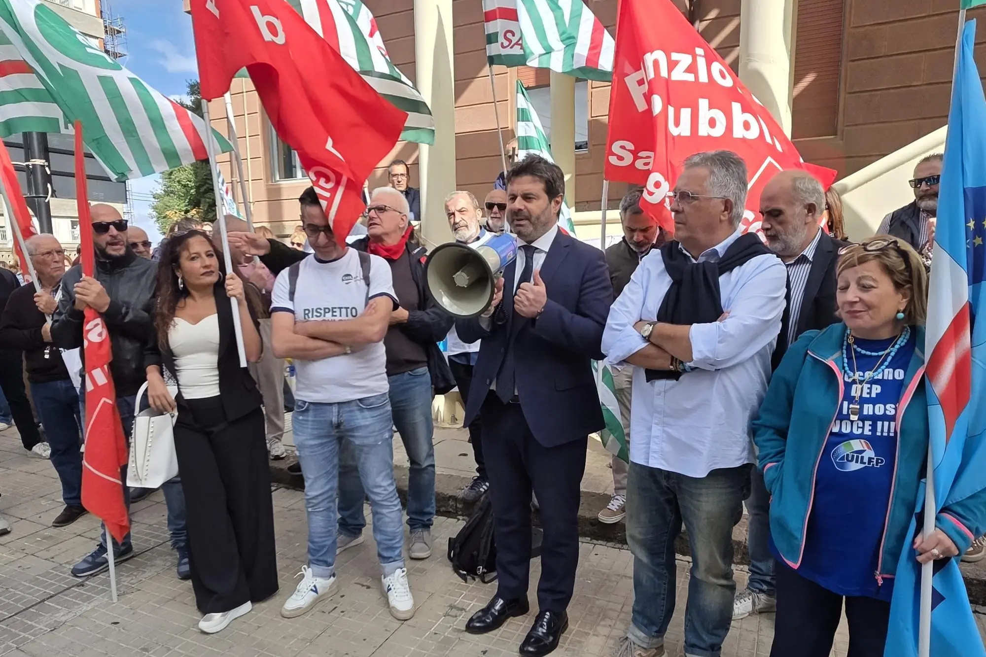 Il sindaco Giuseppe Mascia durante l'intervento