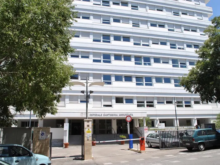 Sassari, paura al pronto soccorso: detenuto dà in escandescenze, fermato dagli agenti Ospedale Santissima Annunziata