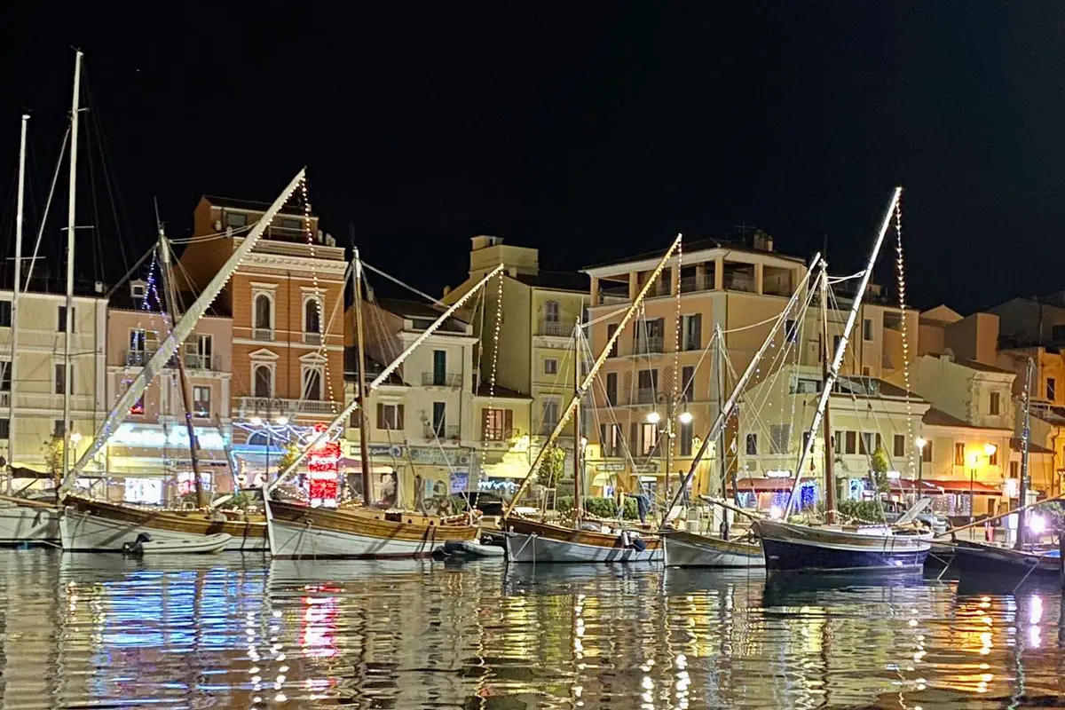 Imbarcazioni a Cala Gavetta (foto Stefano Cossu)