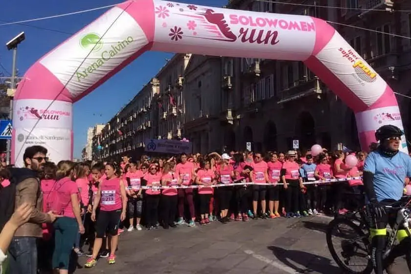 La SoloWomenRun del 2019 (foto L'Unione Sarda-Chessa)