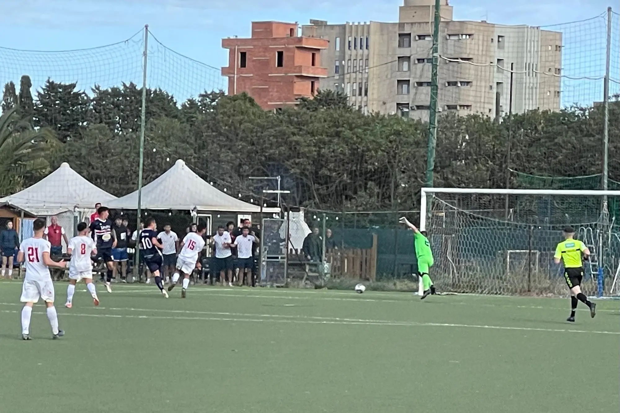 Alberto Usai realizza il suo secondo gol nella vittoria per 3-0 della Ferrini sul Ghilarza (foto Spignesi)