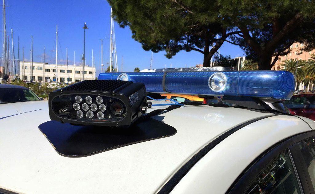 L'apparecchio montato su un'auto della polizia locale (foto L'Unione Sarda - Almiento)