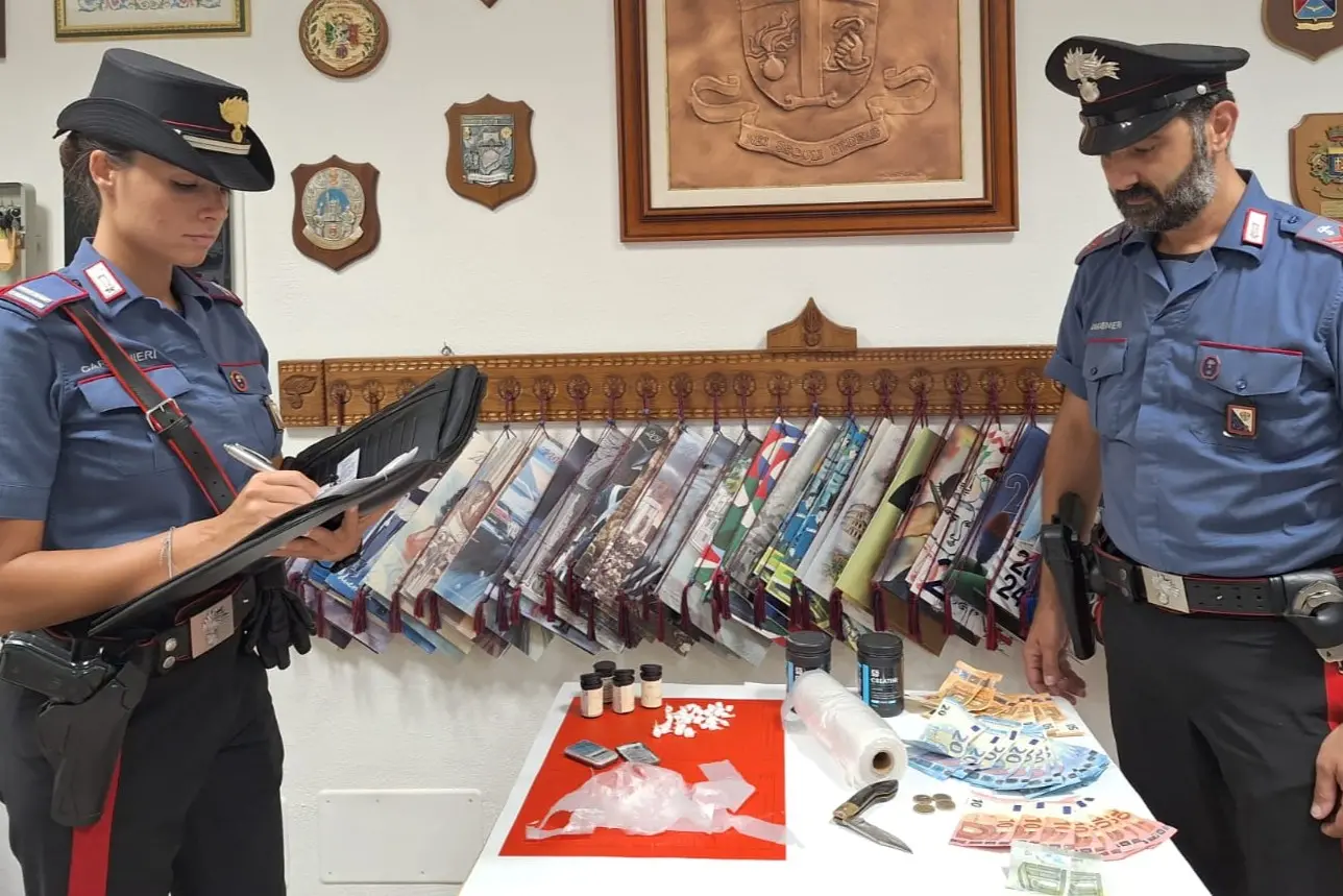 Droga e soldi sequestrati dai carabinieri