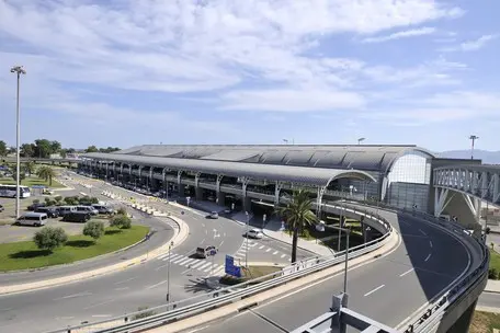 L'aeroporto &quot;Mario Mameli&quot; di Cagliari-Elmas (foto Ansa)