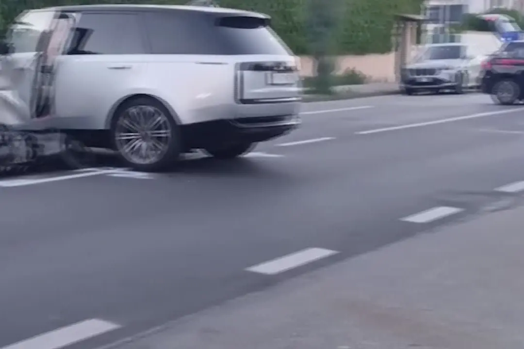 Scontro suv-scooter in Versilia, muore 17enne: in fuga gli occupanti dell'auto