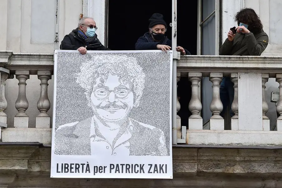 Manifesto per Patrick Zaki (foto Ansa)