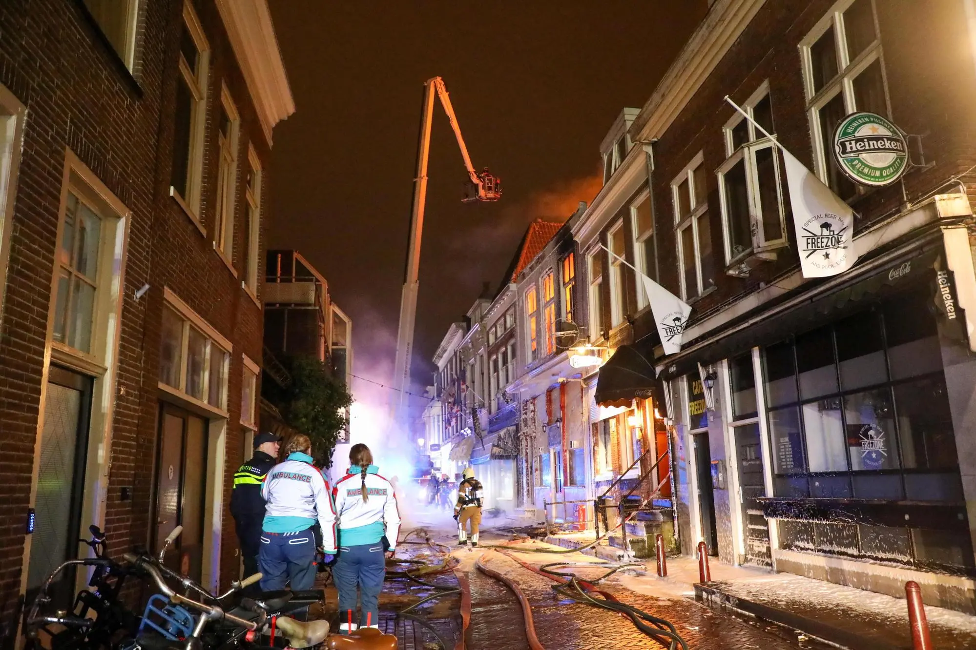 I danni dopo l'incendio (EPA/Anton Kappers)