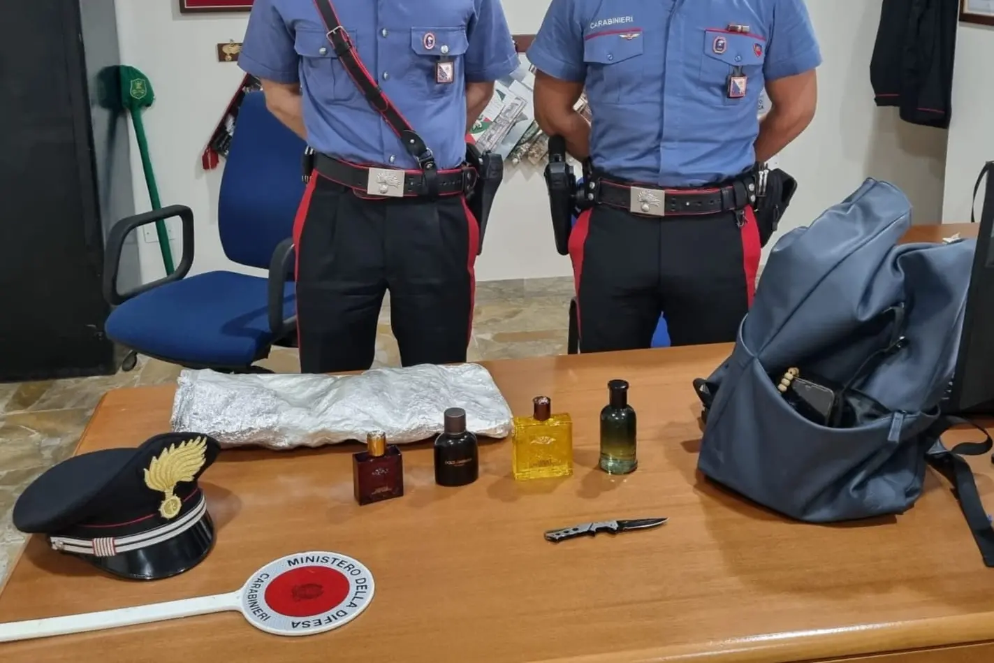 I profumi rubati a Guspini (foto carabinieri)