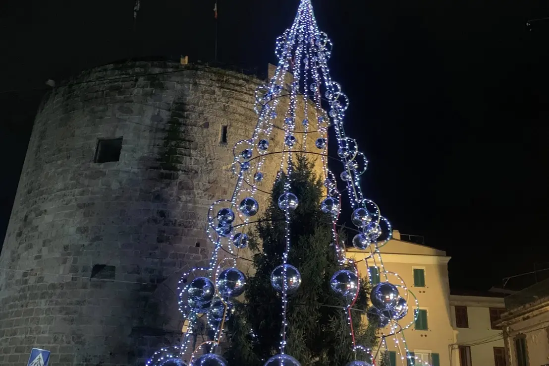 L'albero di Natale al centro delle polemiche