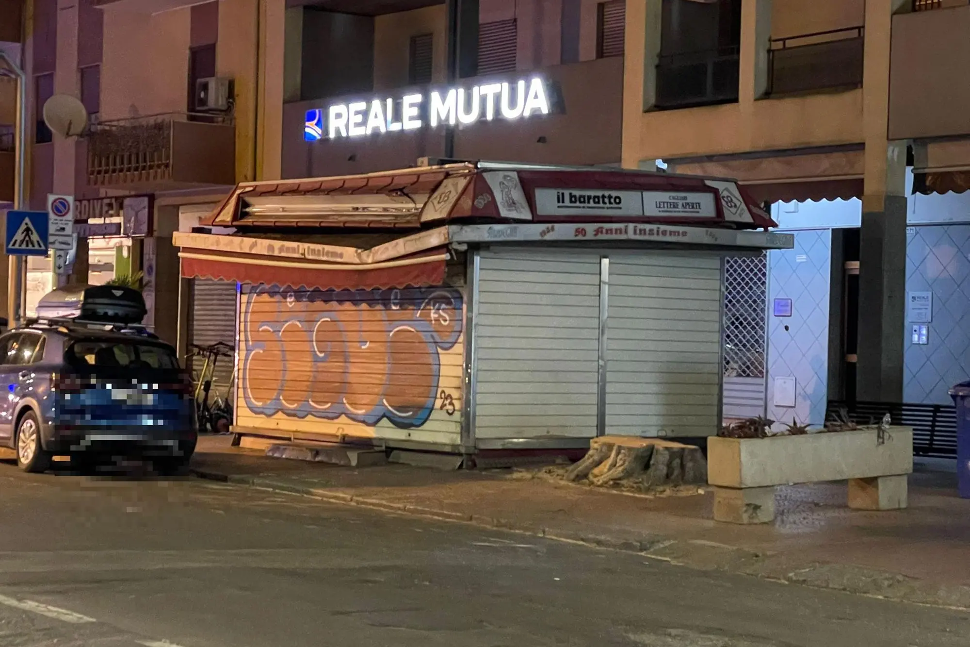 Cagliari, l'edicola di viale Sant'Avendrace dopo la rimozione dell'albero