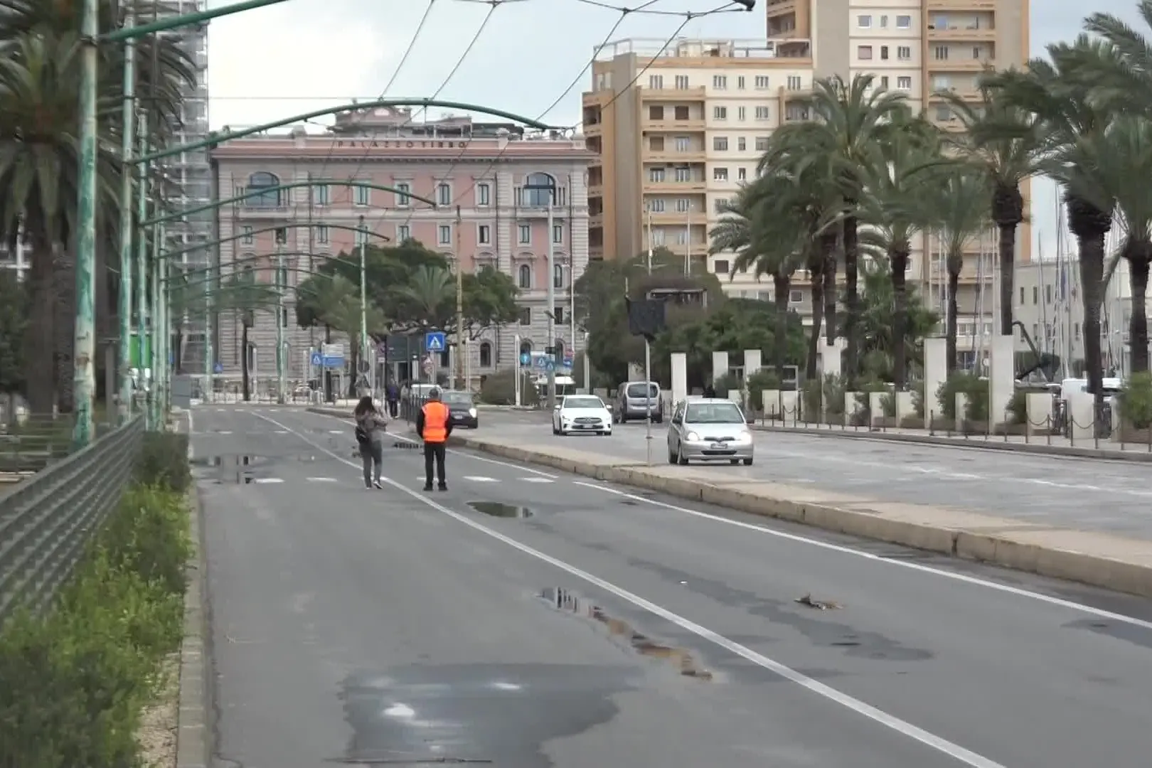 Cagliari, in piazza Amendola una nuova rotatoria: i bus sul lato portici