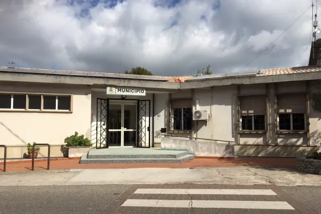 Il municipio di Neoneli (foto Orbana)