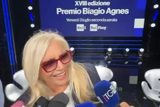 Premio Agnes, Mara Venier: "So' la zia de tutti, fra un po' la nonna"