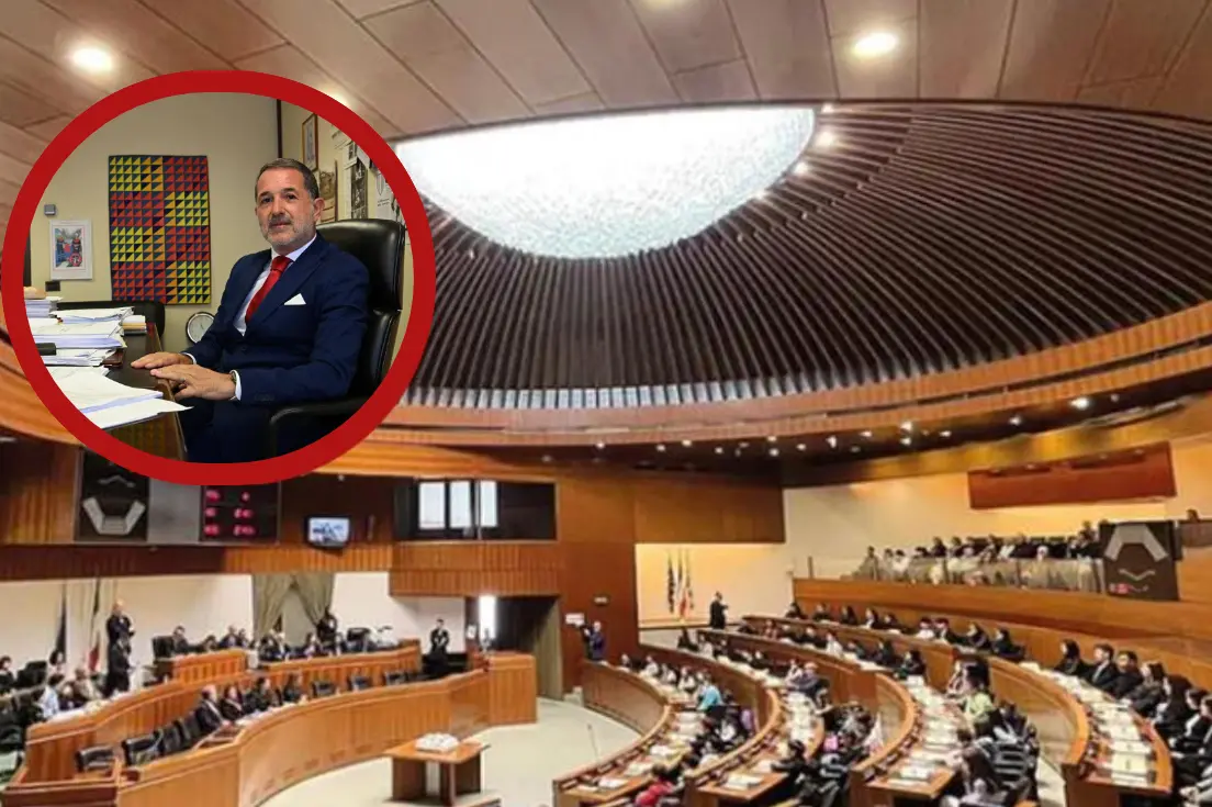 Nel dettaglio Emanuele Cera, sullo sfondo il Consiglio regionale della Sardegna
