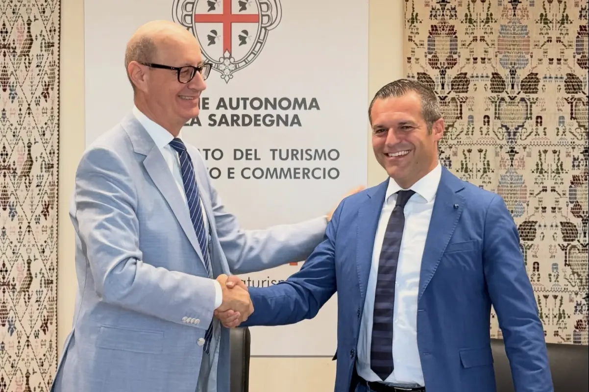 L'assessore regionale al Turismo Franco Cuccureddu e il sindaco di Alghero Raimondo Cacciotto