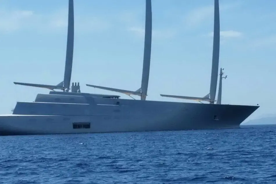 Al Golfo degli Angeli c'è lo yacht a vela più grande del mondo