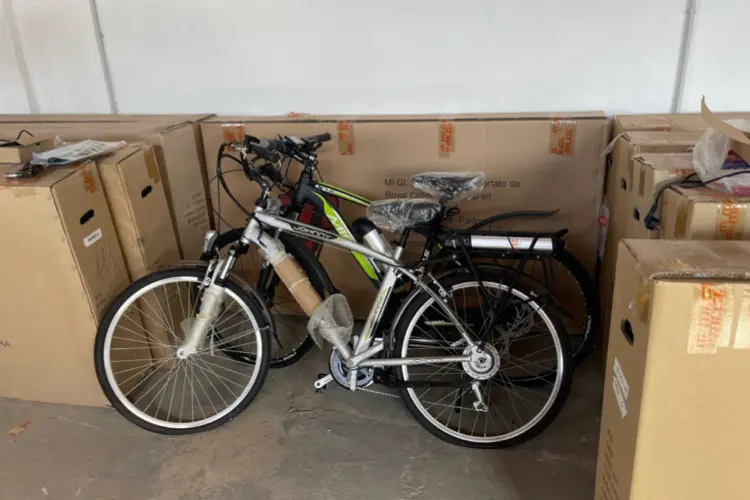 Le bici elettriche nel deposito all'Asinara (foto Pala)