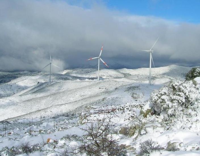 Eolico e fotovoltaico in Sardegna, il Governo decide su 30 maxiprogetti in una volta: scontro a Roma