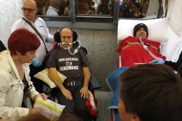 LA PROTESTA DEI MALATI SLA SOTTO L'ASSESSORATO ALLA SANITà