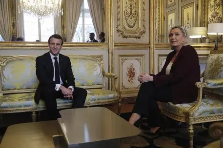 epa07348089 French President Emmanuel Macron (L) meets French Member of Parliament and President of the Rassemblement National (RN) far-right party Marine Le Pen (R) at the Elysee Palace for a meeting with French President Emmanuel Macron in Paris, France, 06 February 2019. French President Macron is meeting with far-left Melenchon and far-right Le Pen to discuss his plans to hold a referendum aimaed at appeasing the so-called Yellow Vests protestors. EPA/PHILIPPE WOJAZER / POOL
