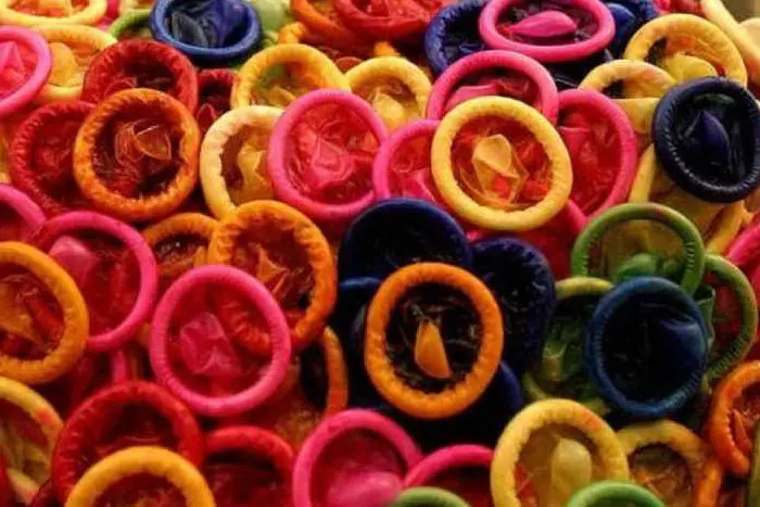 Preservativi colorati (foto d'archivio)