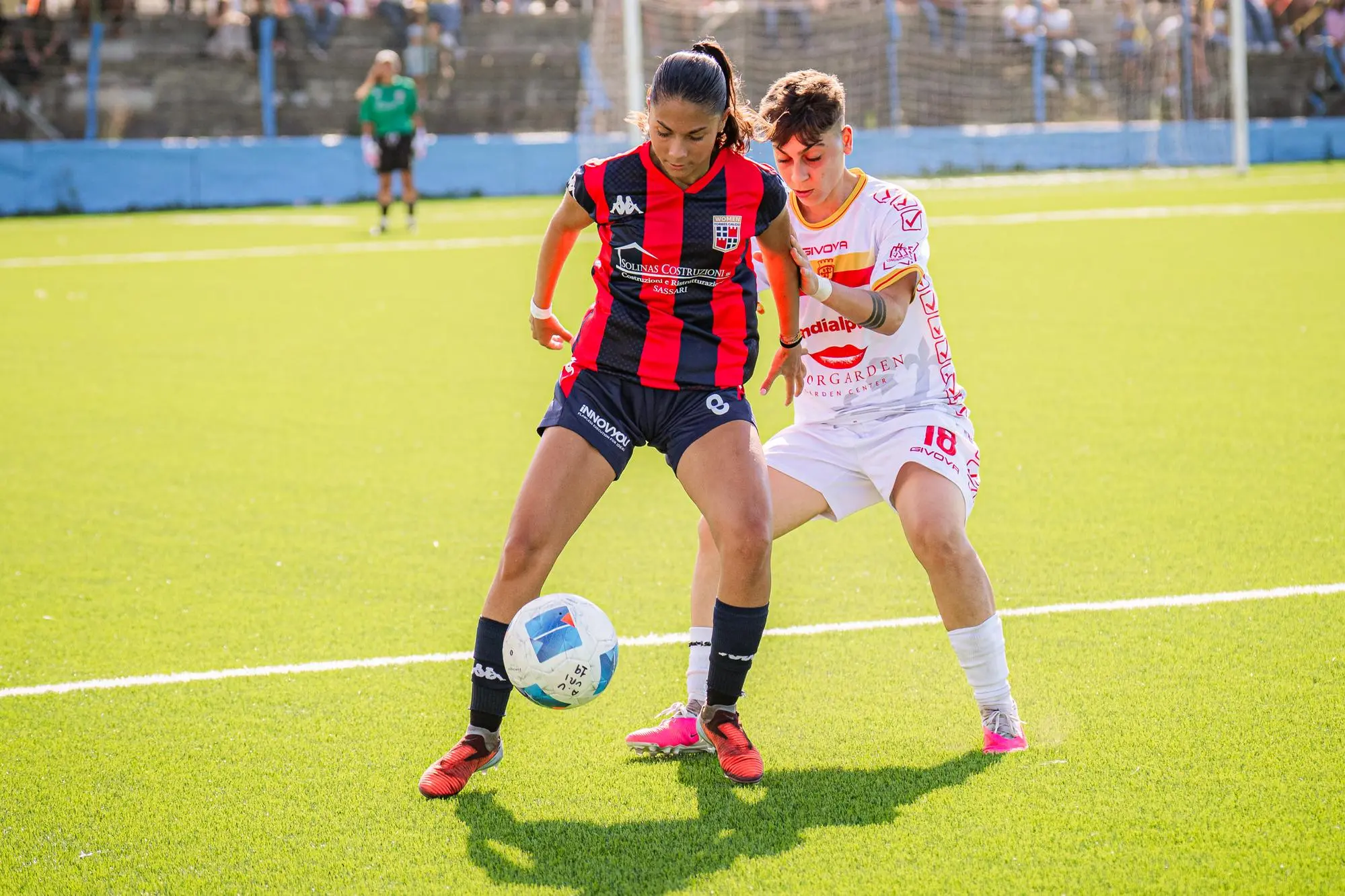 Nacka Rossi della Women Torres marcata da un'avversaria (foto A. Dalerci)