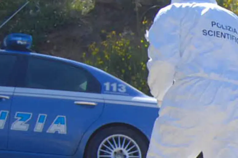 Polizia scientifica (foto Ansa)