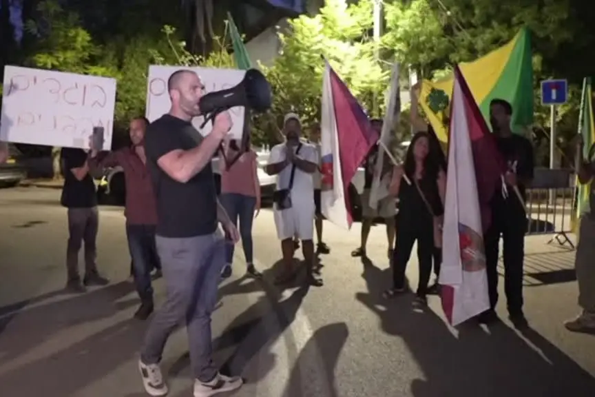 Israeliani protestano sotto casa della regista di Naza: "Traditrice"