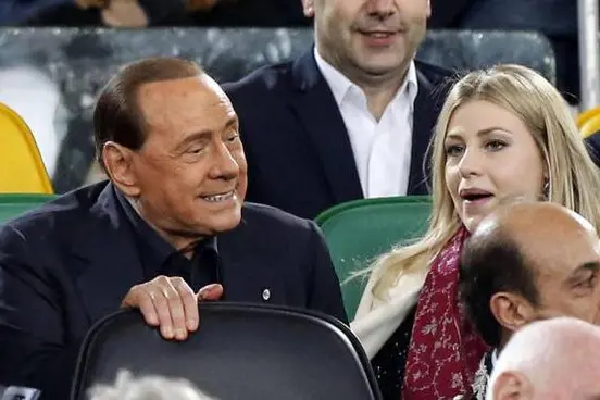 Barbara Berlusconi col padre Silvio (Ansa)