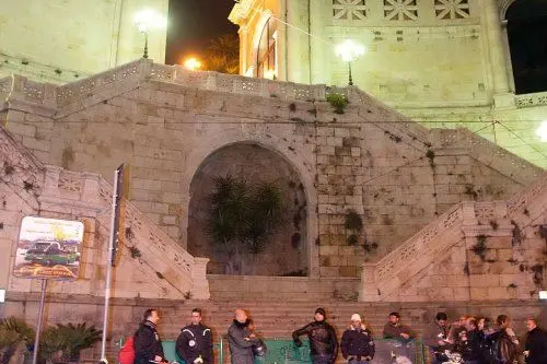 Il raduno in Vespa sotto il Bastione a Cagliari - foto Ungari