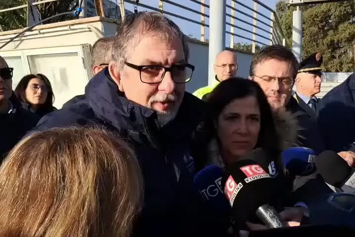 Ciclone Harry, il capo della Protezione civile al Poetto: "Danni ingenti"